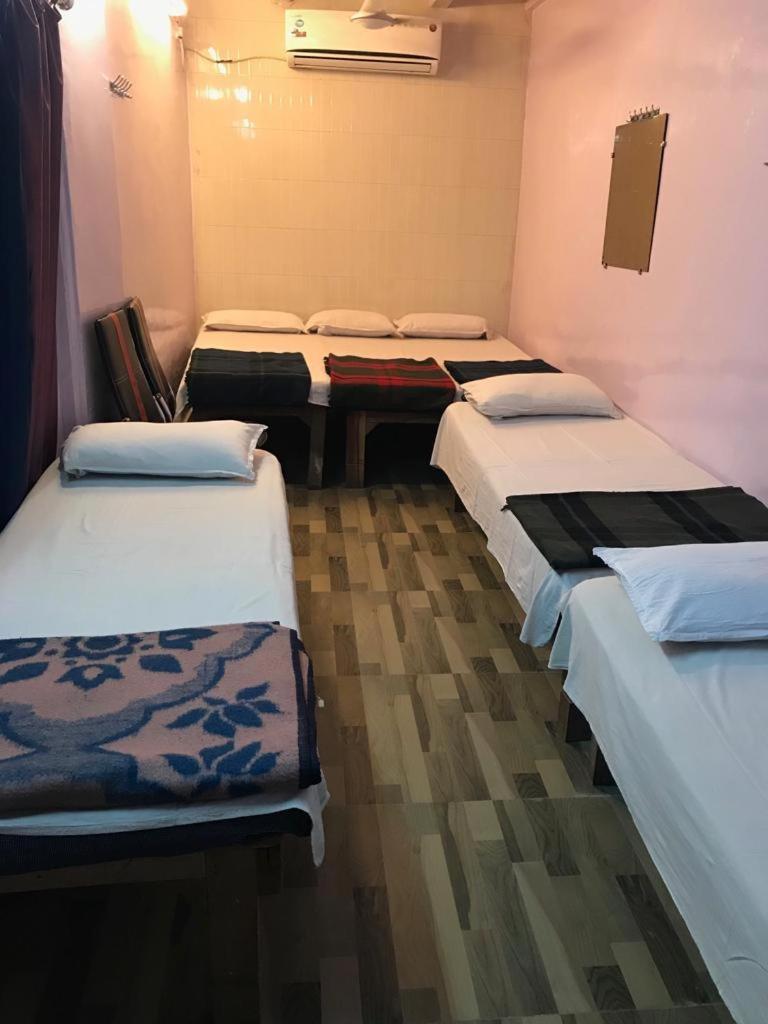 Golden Lodge Varanasi Exterior photo